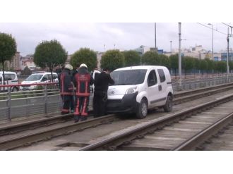 Tramvay hattında polisi alarma geçiren otomobil