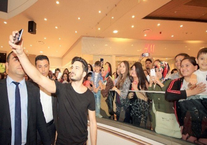 Kahramanmaraş’ta Hayranlarıyla Buluştu