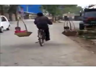 Yoğurt değil çocuk taşıyor !