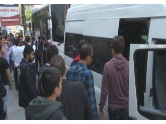 Dünya İnsani Zirvesi’ni protesto eden gruba gözaltı