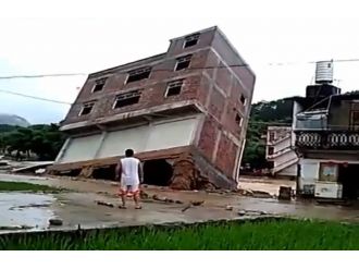 Bina böyle yıkıldı