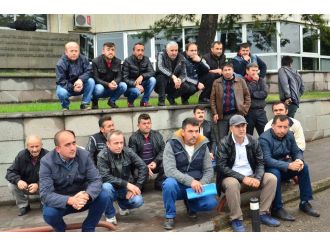 Maden işçilerinden oturma eylemi