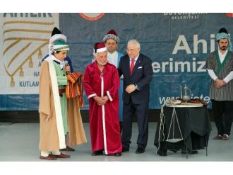 Cumhurbaşkanı Erdoğan’ın bakkalı ’yılın ahi babası’ oldu