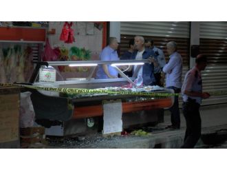 Çay bardağı kavgasında yer yerinden oynadı: 4 yaralı