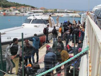 Çeşme’de 47 sığınmacı yakalandı