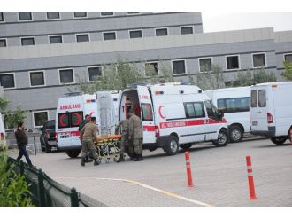 Van Valiliği: "6 şehit, 2 asker yaralı"