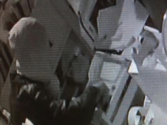 Acemi hırsızlar güvenlik kamerasında