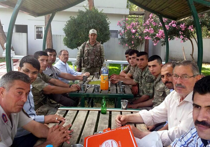 Çakıroğlu Derneği’nden Askere Moral Ziyareti