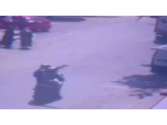 İstanbul’da kafeye silahlı saldırı kamerada !