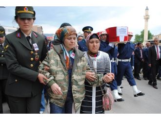 Şehit astsubay son yolculuğuna uğurlandı