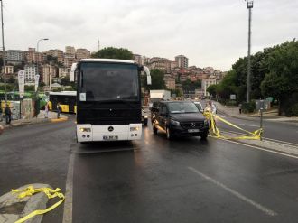 Geri manevra yapan otobüs vatandaşı ezdi