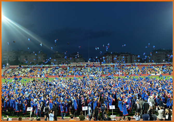 KSÜ Mezunları Kep Attı