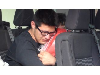 Şehit polisin oğlu Türk bayrağına sarılarak gözyaşı döktü