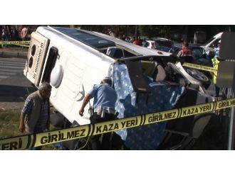 Öğrenci servisi otomobille çarpıştı: 2 ölü, 14 yaralı