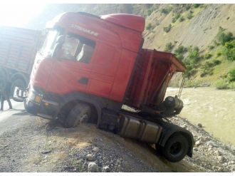 Zap suyuna yuvarlanmaktan son anda kurtuldu