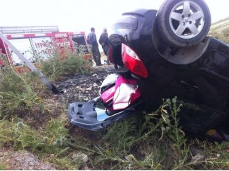 Direksiyon hakimiyetini kaybedince şarampole uçtu