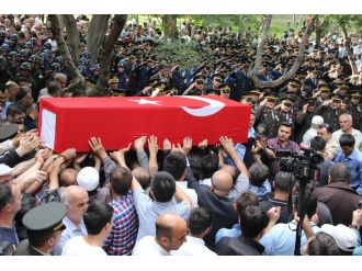 Şehit üsteğmene gözüyaşlı veda