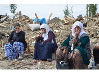 Yüksekovalı aileleri duygulandıran manzara