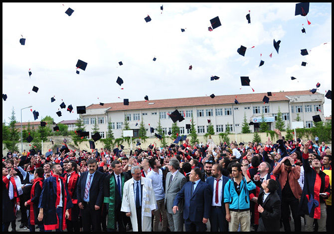 Elbistan MYO’da Mezuniyet Coşkusu