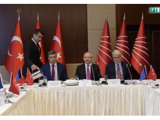 AB büyükelçileriyle görüştü, Erdoğan’ı eleştirdi