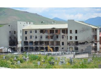 Yüksekova’da ilk yıkım başladı