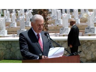 Başbakan Yıldırım Boğaz Şehitliğini ziyaret etti