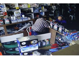 Önce soydu sonra dolandırdı