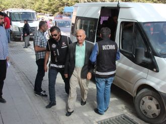 Aranan evraklar nehir kenarında bulundu !