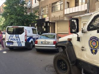 Alacak verecek kavgasında silahlar konuştu: 2 yaralı