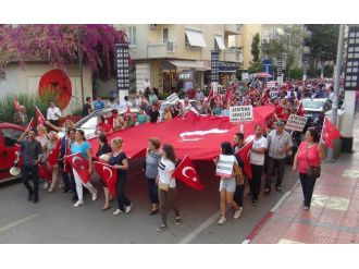 Şehitlere saygı yürüyüşü