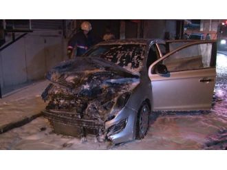 Fatih’te 3 araç kundaklandı