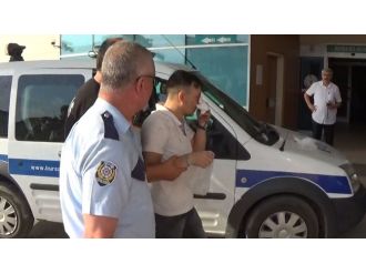 Kuaför makasla saldırdı: 2 yaralı