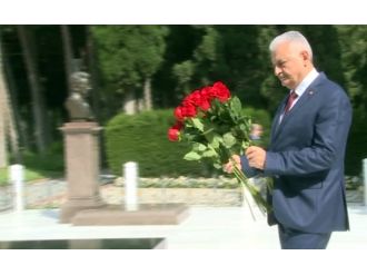 Aliyev’in kabrini ziyaret etti