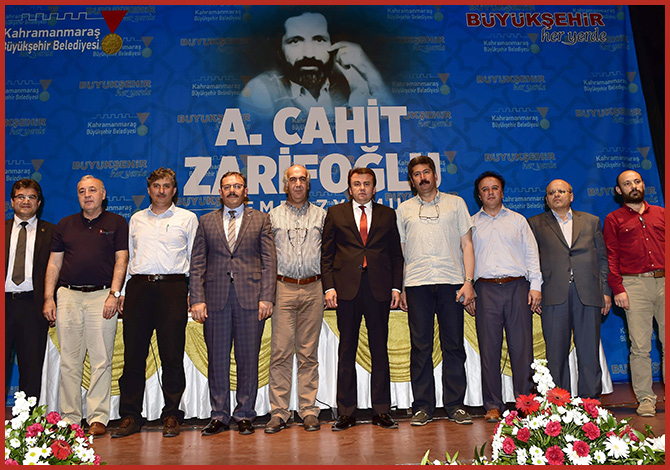 Cahit Zarifoğlu Sempozyumunda Konuşmacılara Plaket