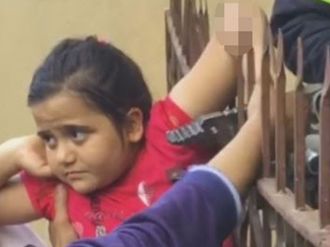 Duvardan atlarken koluna demir korkuluk saplandı