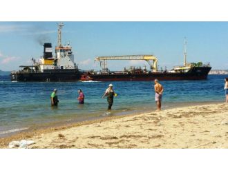 Çanakkale Boğazı’nda gemi karaya oturdu