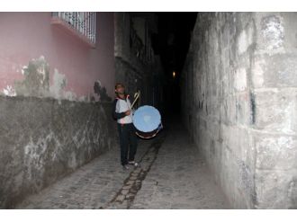 Sur’da silah değil, davul sesi yankılandı