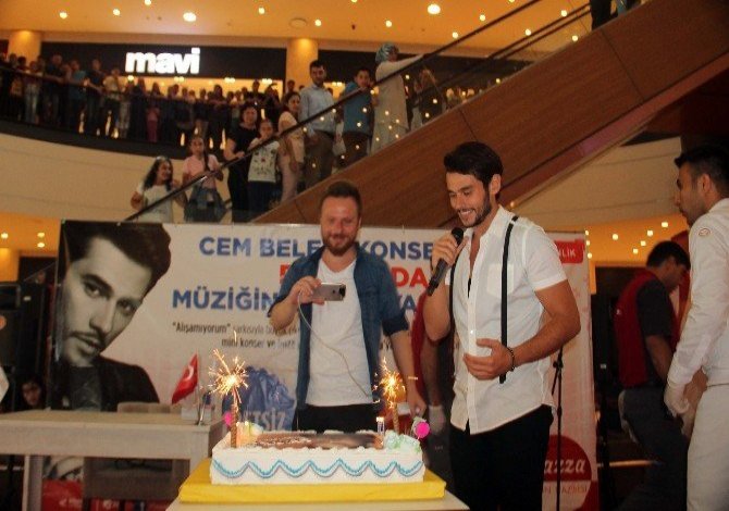 Cem Belevi, Doğum Gününü Piazza’da Kutladı