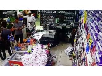 Silahlı soyguncu marketi böyle soydu