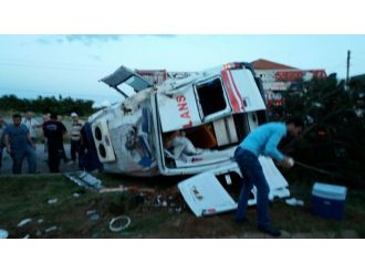 Hasta taşıyan ambulans kaza yaptı: 1 ölü, 3 yaralı