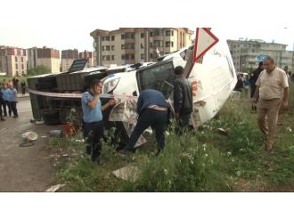 Servis araçları çarpıştı: 6 yaralı