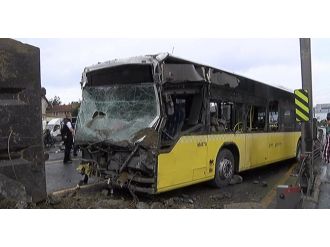 Kamyon metrobüs yoluna girdi: Yaralılar var