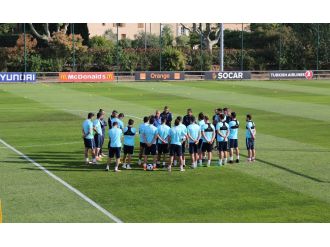 İmzayı atıp EURO 2016 için idmana koştu