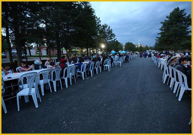 İlk İftar Sofrası Rabia Parkında Kuruldu