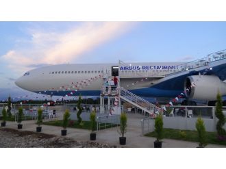 Uçakta iftar ilgi çekiyor