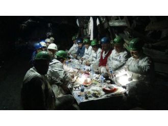 Metrelerce derinlikte iftar yaptılar