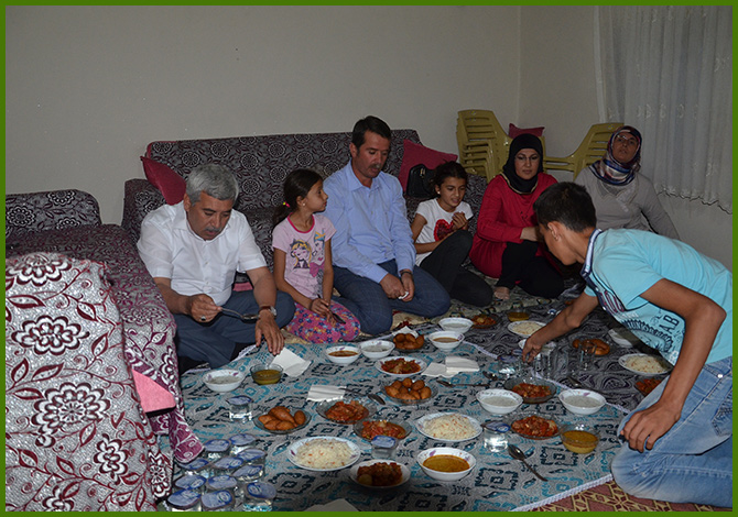 Türkoğlu Belediyesi İftarda Evlere Konuk Oluyor