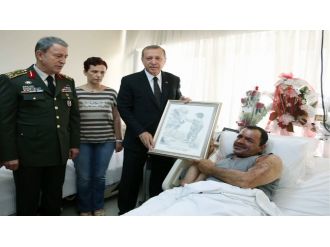 Cumhurbaşkanı o binbaşıyı ziyaret etti