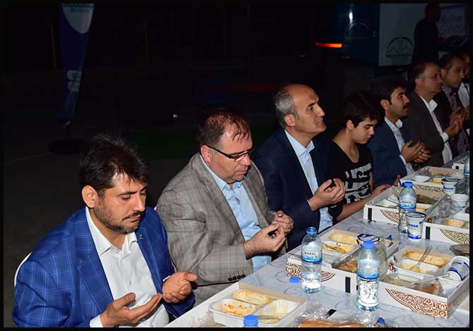 Dulkadiroğlu'nun İftar Sofrası Divanlı'da Kuruldu