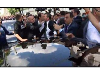 Şehit cenazesinde Kılıçdaroğlu’nun arabasını yumrukladılar